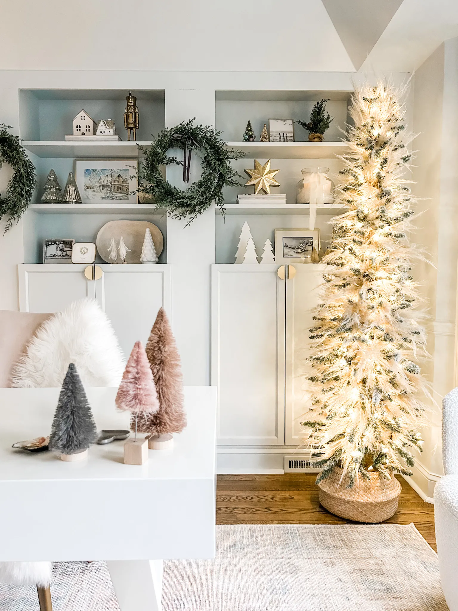 11-Pampas Christmas Tree Decor Ideas For Cozy Christmas 