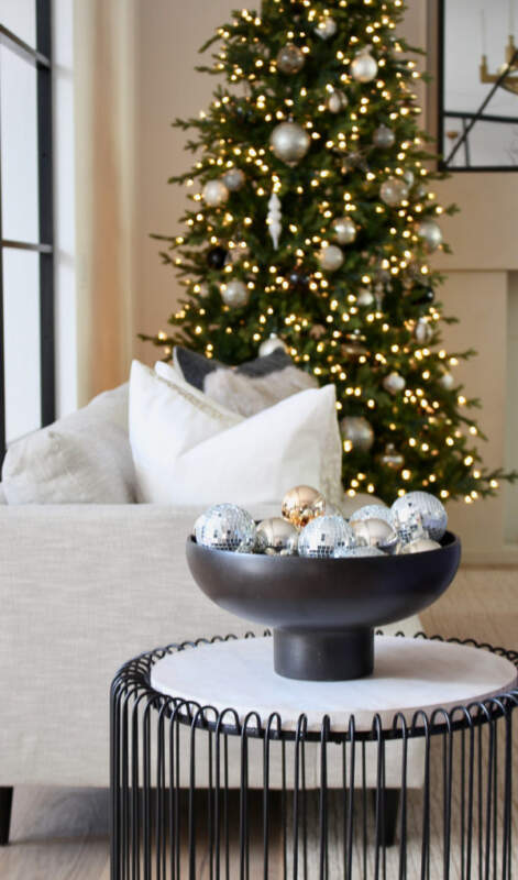 How Do You Style a Round Coffee Table for Christmas?16 Affordable Ideas